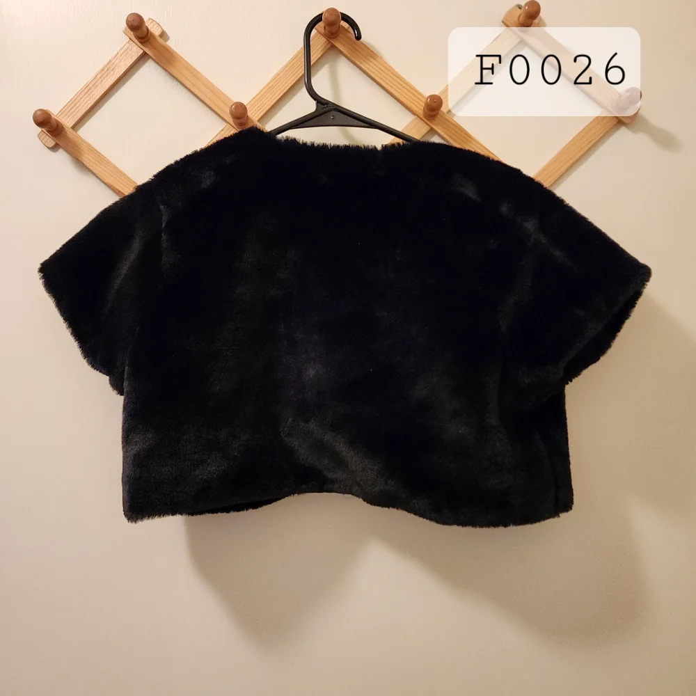 Knit Works black faux fur shawl/bolero/jacket used good condition 14 1/2 plus - Picture 5 of 5